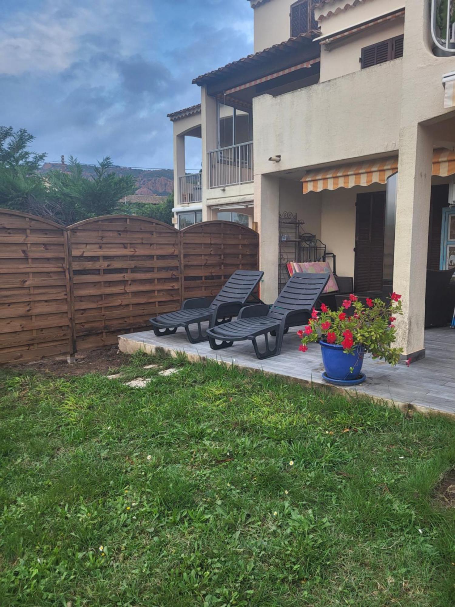 Agay Le Pti Bonheur 60M2 Rez De Jardin, En Bord De Mer Saint-Raphaël Zewnętrze zdjęcie